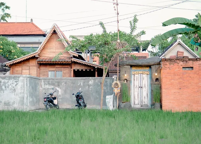 Homestay Kayu Batu *